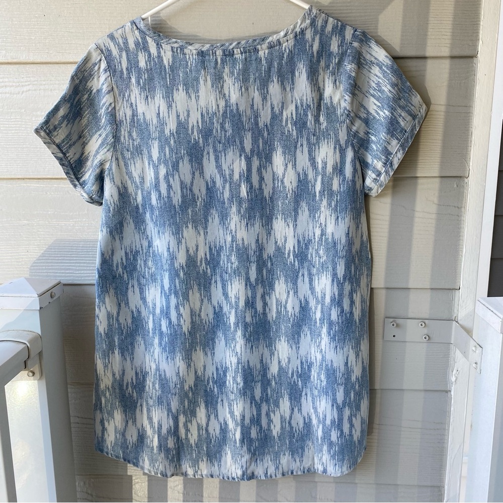 SOFT SURROUNDINGS Patterned Chambray Short Sleeved Shirt With Pockets - Picture 7 of 8